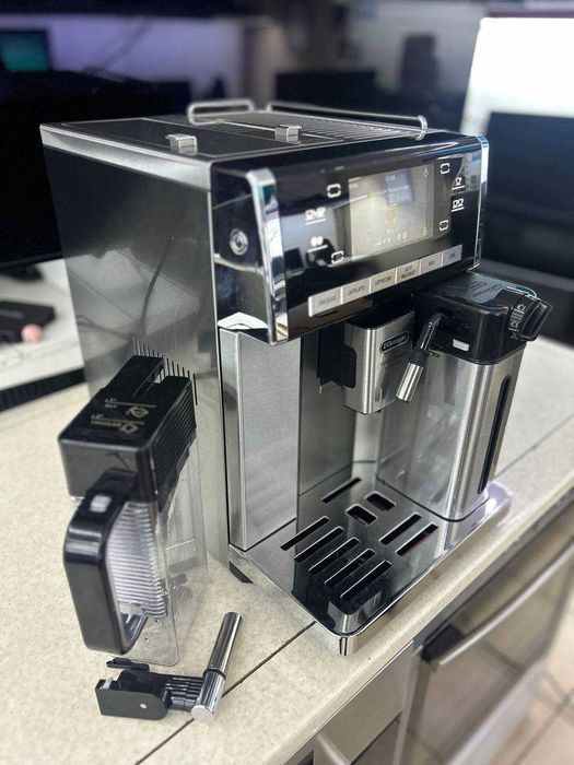 Кавомашина DeLonghi
PrimaDonna Exclusive 
ESAM 6900 M з Німеччини!