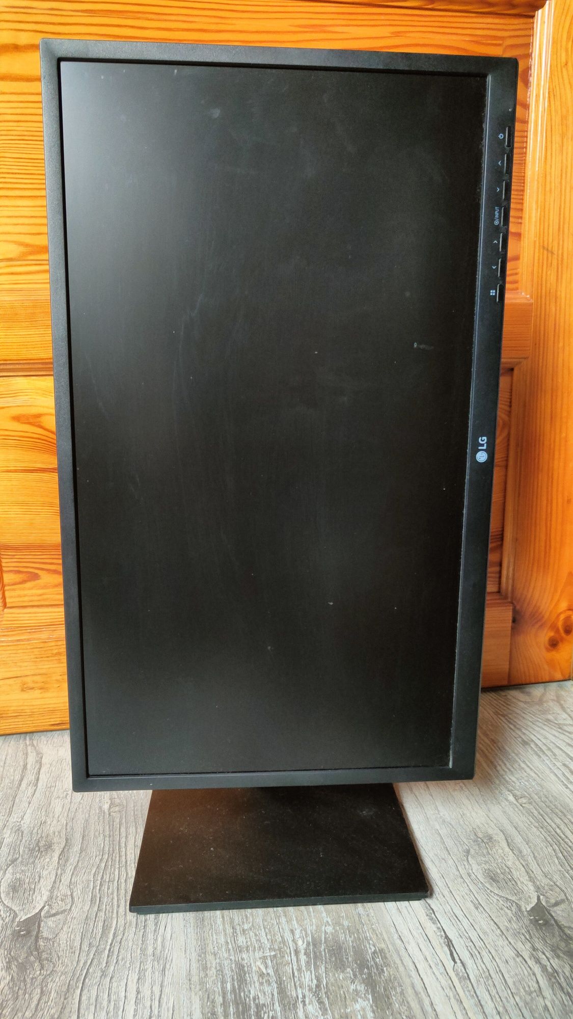 Monitor LG 24 cale, regulowany