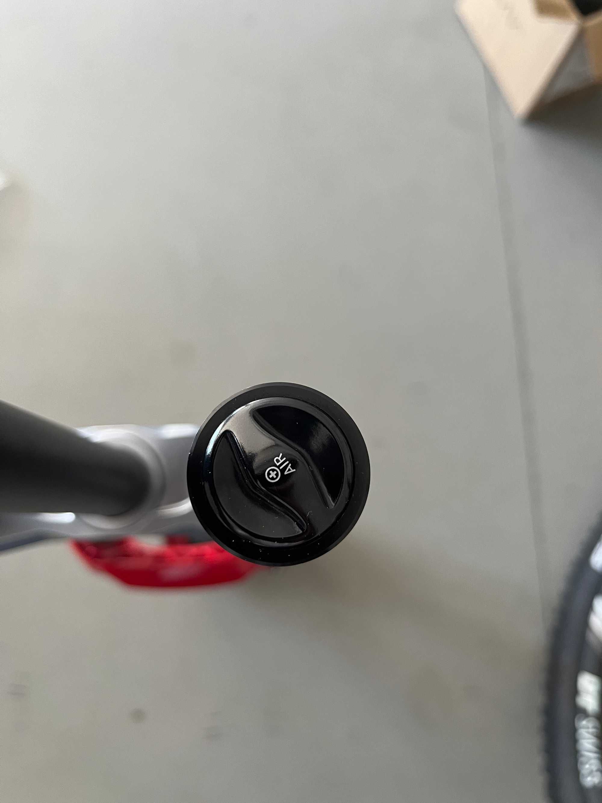 Amortyzator RockShox BoXXer Ultimate 27,5" 200mm skoku