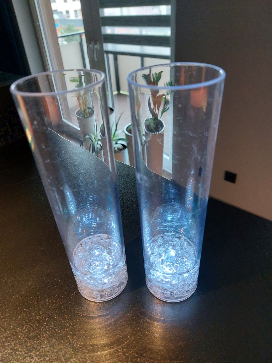 Szklanki plastikowe do napojów na baterie