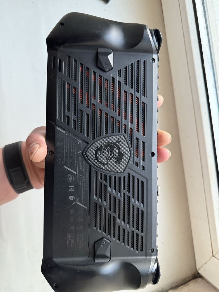 Портативная игровая консоль Msi Claw Core Ultra 7 155h 515Gb 16Gb озу