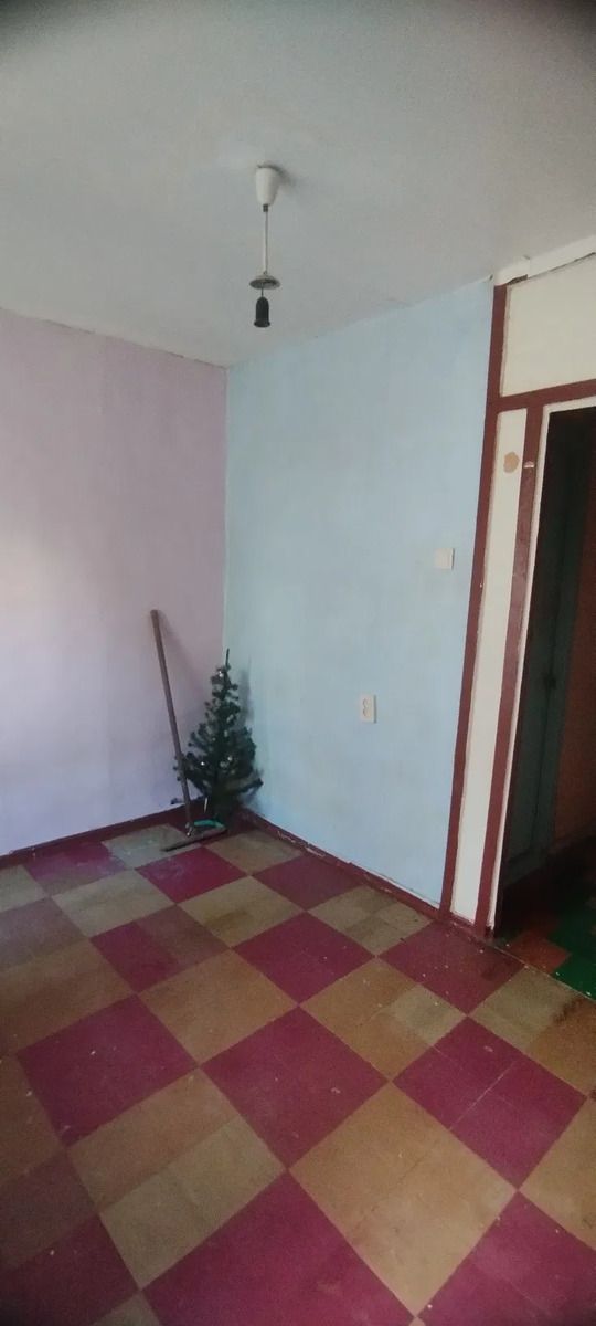 Продам 4 кімнатну квартиру.