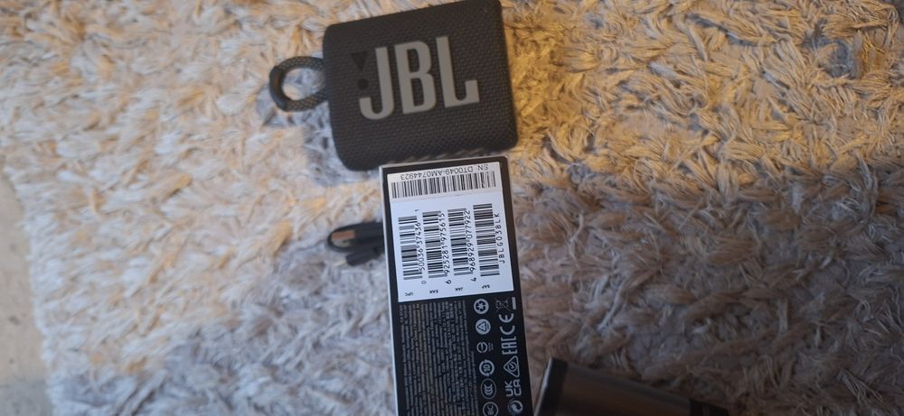 Coluna JBL go3  LER DESCRI