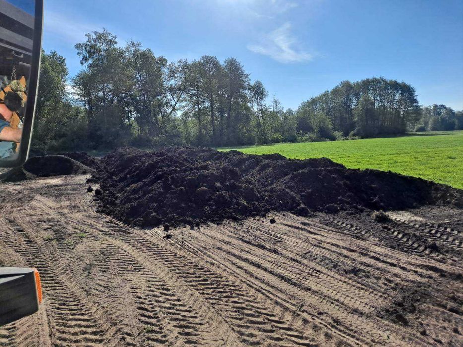 Ziemia ogrodowa przesiana i torf czarnoziem.
