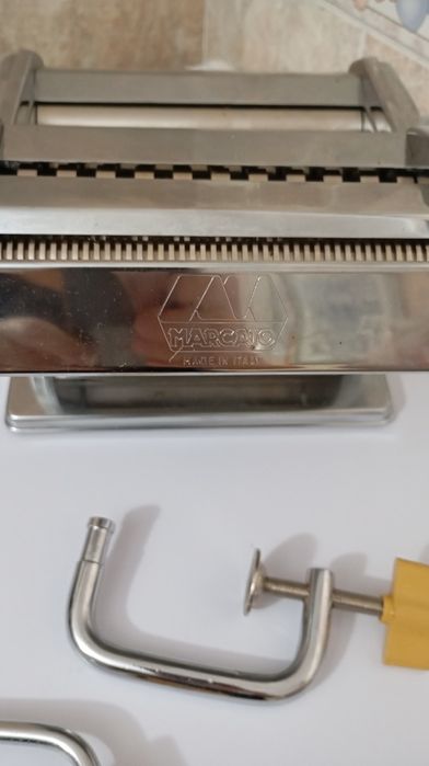 Máquina manual para fazer massa