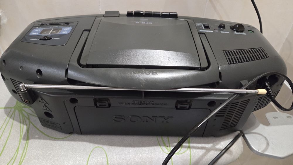 Магнітофон Sony CFD-06