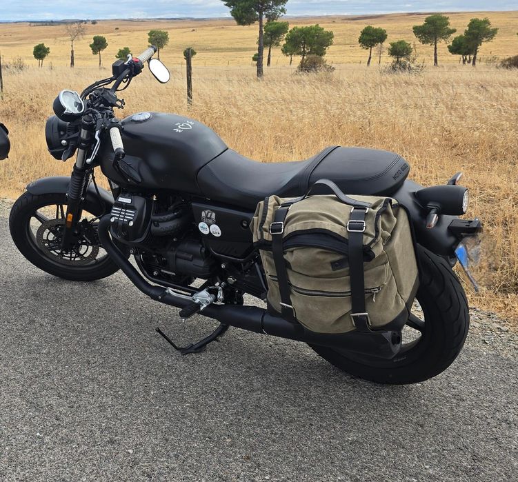 Moto Guzzi V7 Stone 850 – 2021 – 21.847 km – Extras incluídos