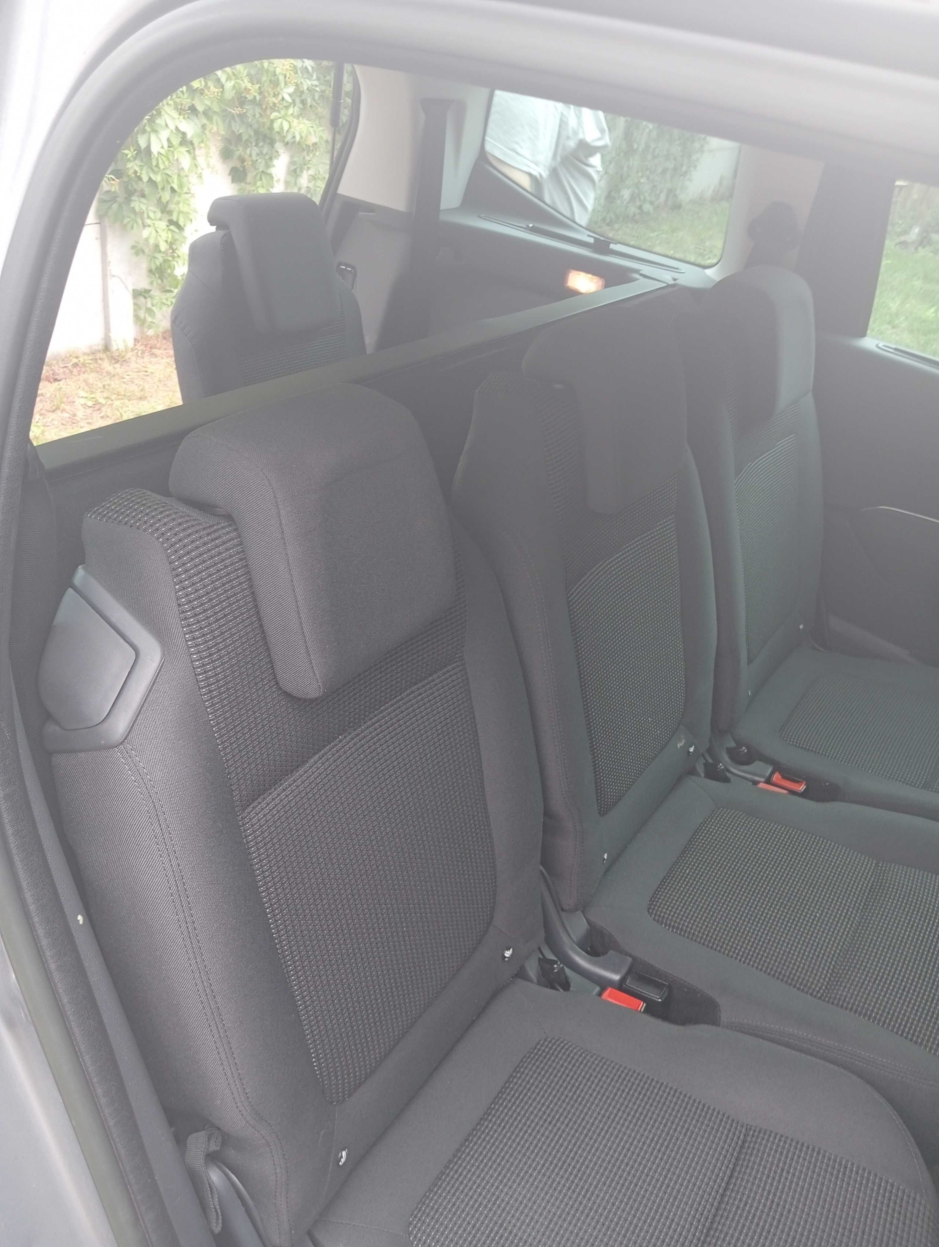 Sprzedam Peugeot 5008 1.6 HDI  7 osobowy 2014