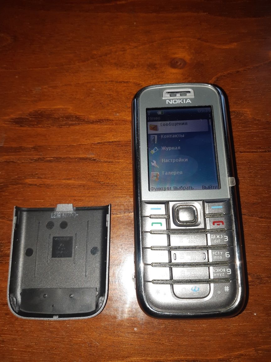 Громкий, надежный Nokia 6233 в новом корпусе и аккумулятором.
