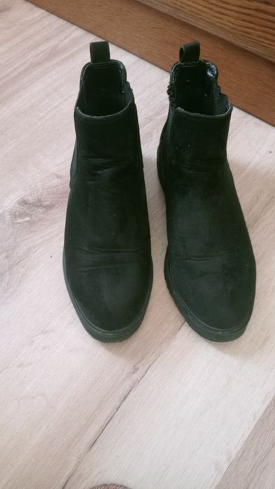 Botas de senhora em camurça preta