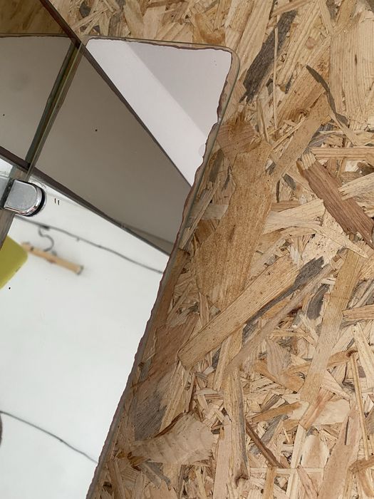 Дзеркало з підставкою