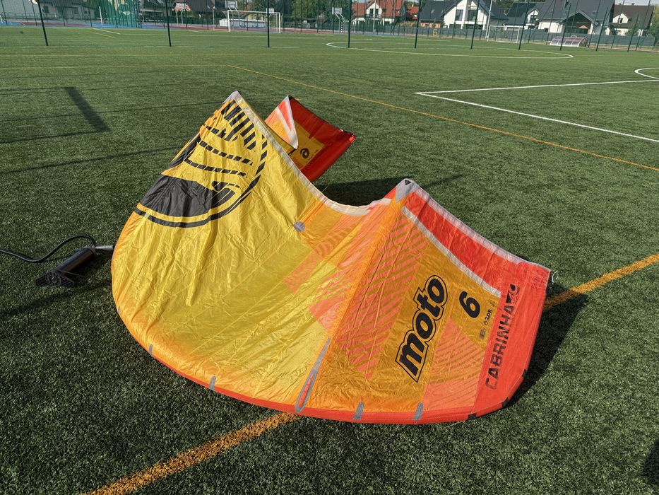 Cabrinha moto 6 lata trzyma powietrze