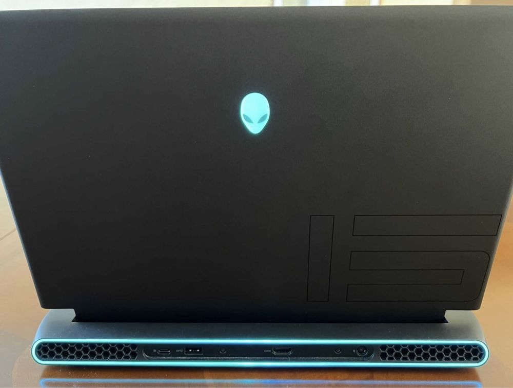 Ігровий ноутбук Dell Alienware M15 R7 P109F