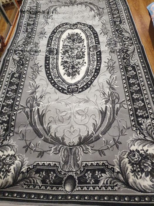 Продам килим новий