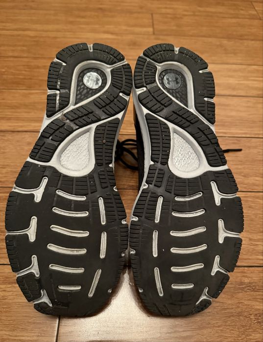 Buty sportowe damskie Under Armour HOVR rozm. 40