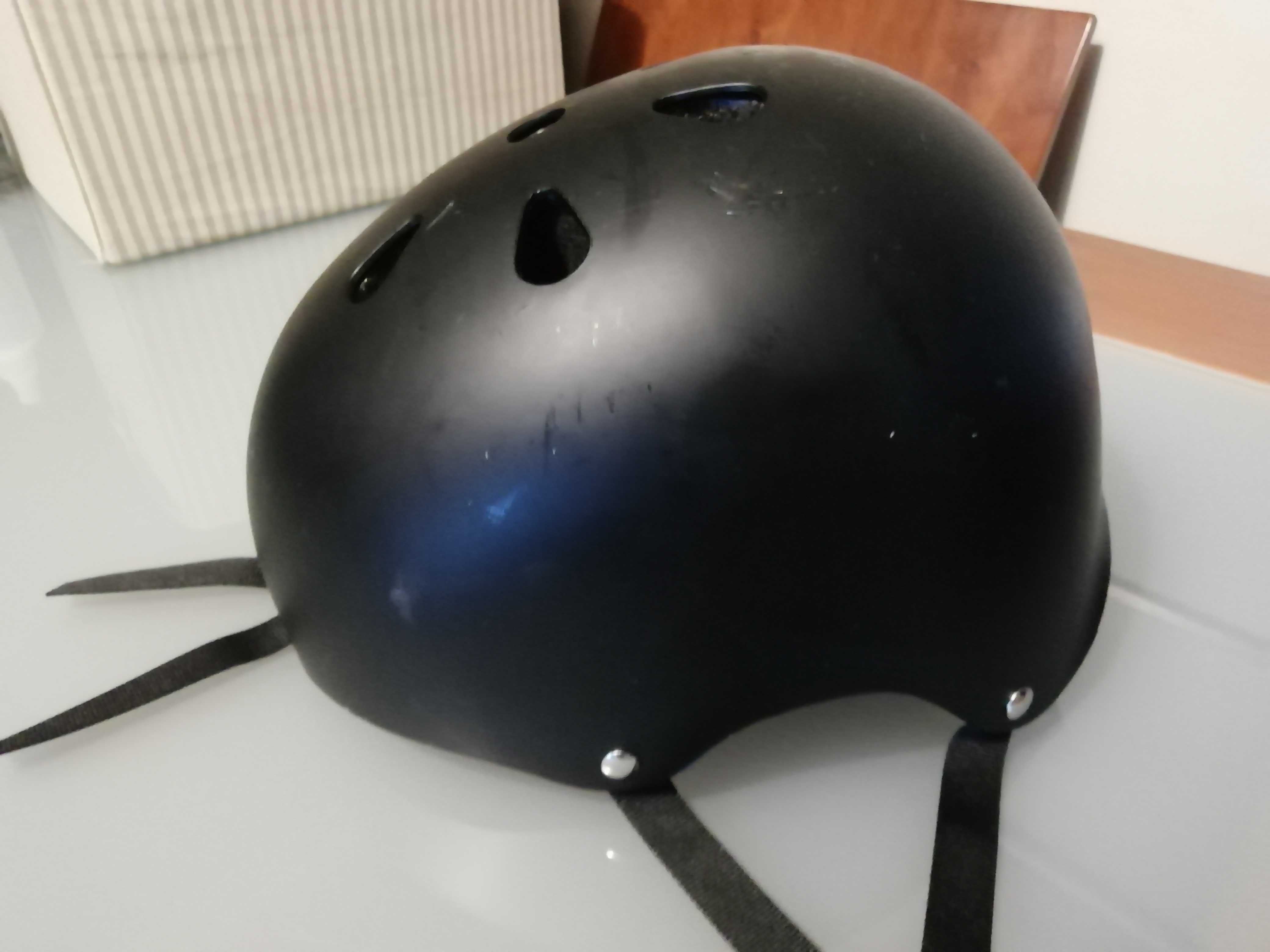 Capacete Bicicleta Skate Patins	- Usado - Em muito bom estado*!