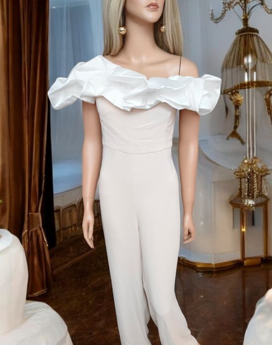 Kombinezon długi damski jasny beż z falbaną L 40