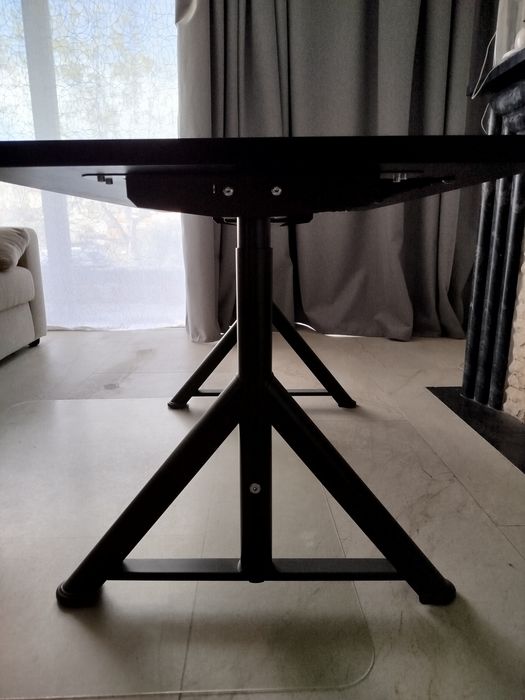 Secretária preta IKEA