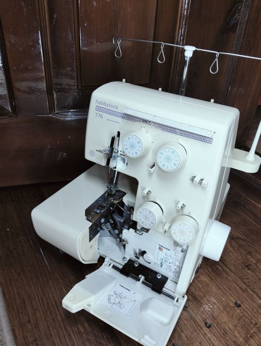 Продам оверлок Pfaff