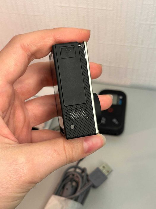 Екшн-камера GoPro Hero 4 зі змінним акумулятором