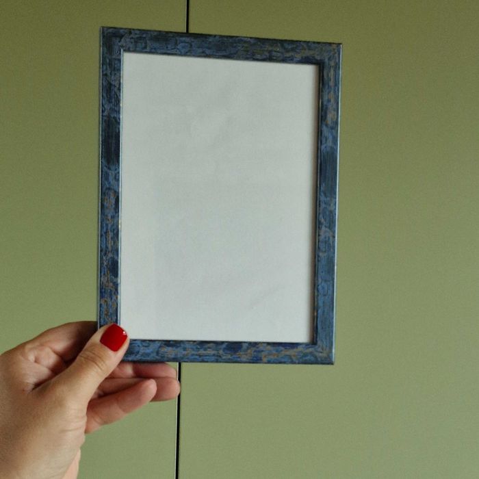 Drewniana stojąca ramka na zdjęcia 10 x 15 cm niebieska przecierana