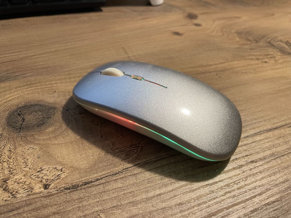 Myszka Bezprzewodowa z Podświetleniem LED – Srebrna