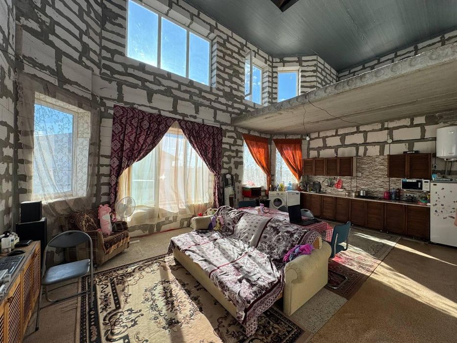 Продаю будинок біля ТРЦ Рівєра(210-023)