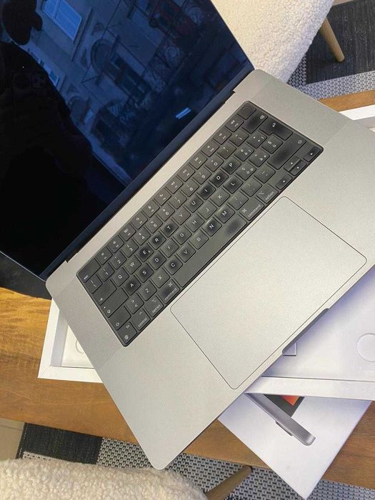 Ноутбук Apple MacBook Pro 16" M1 Pro 16GB/1TB Space Grey (MK193) 2021