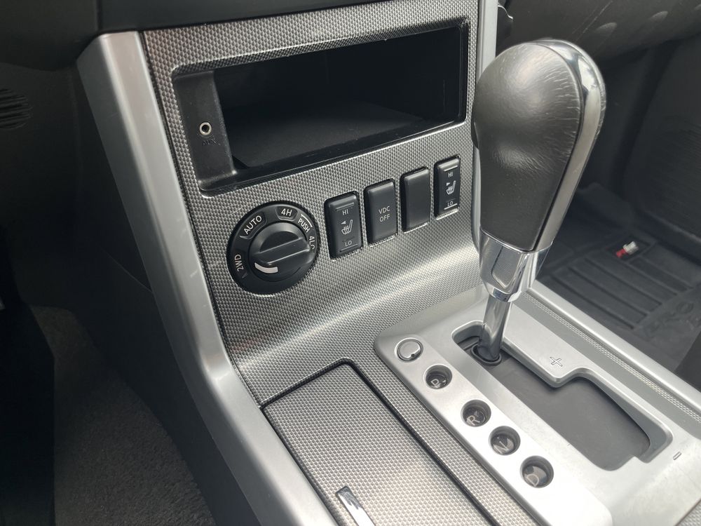 Nissan Pathfinder v8