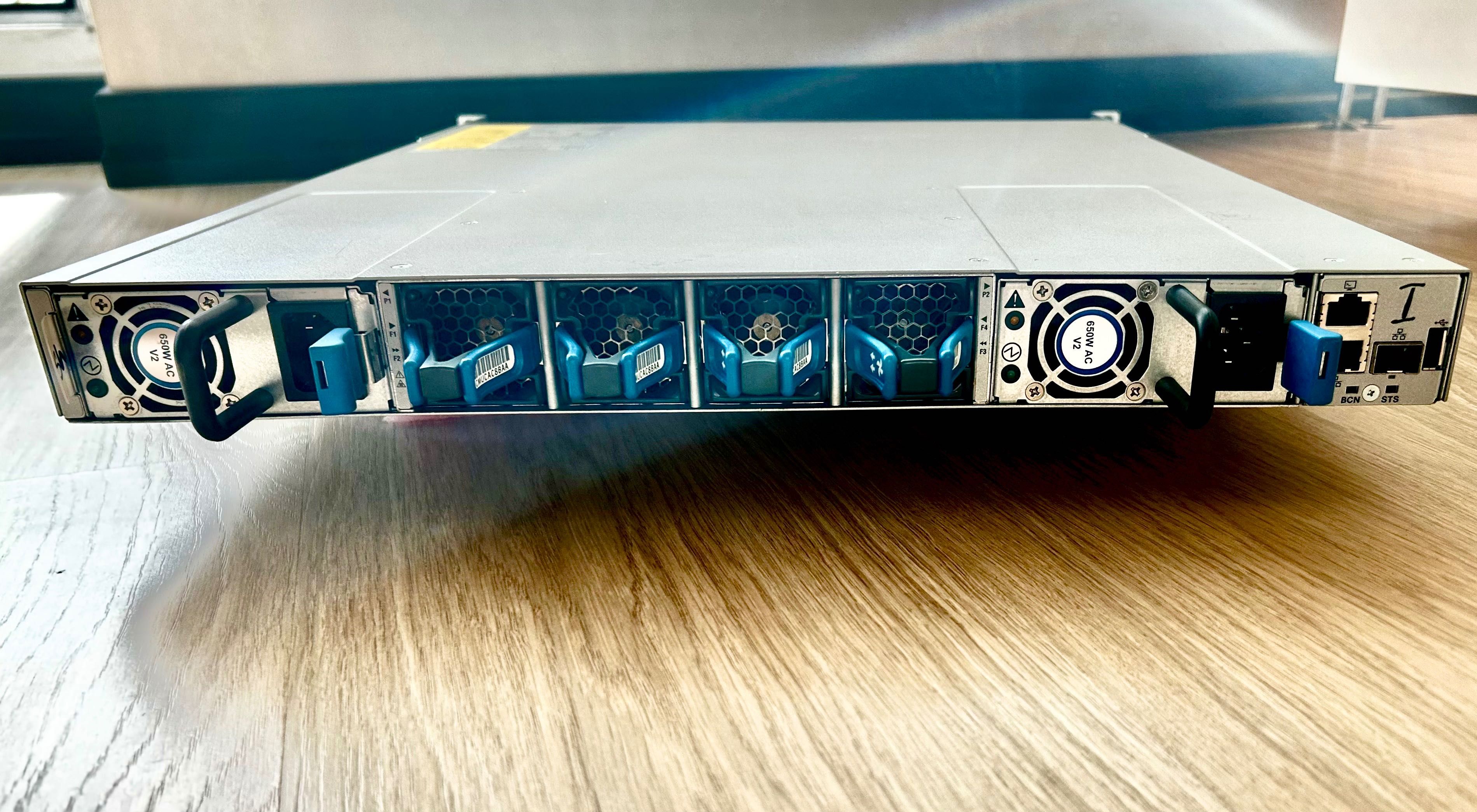 Комутатор Cisco Nexus N9K-C93180YC-EX, порти: 48x 10/25G + 6x 40/100G