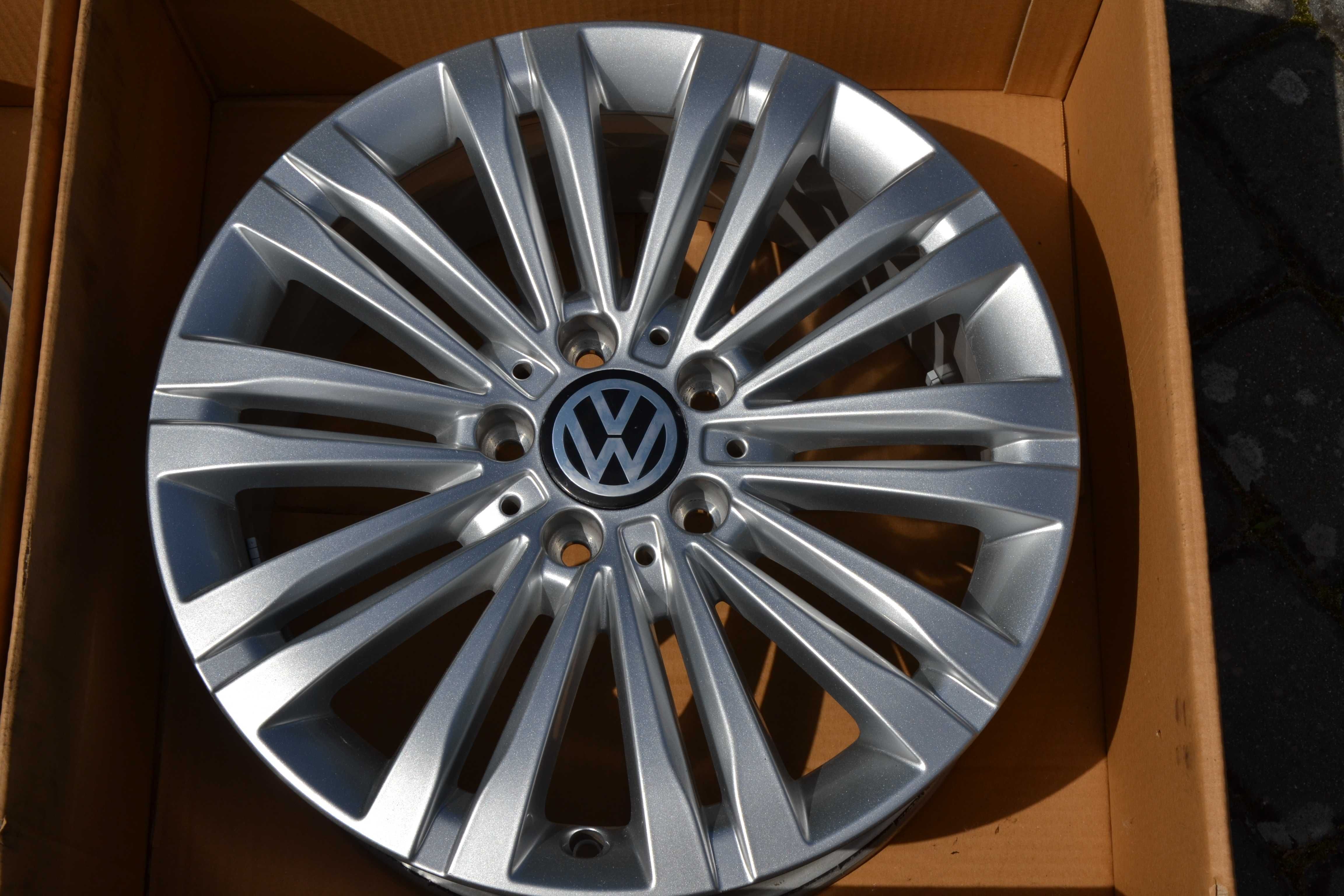 Skoda VW Passat B7 B8 Touran GOLF Felgi 17"Jak Nowe