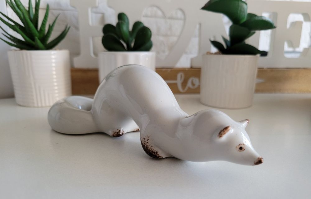 Porcelanowa figurka ŁASICA