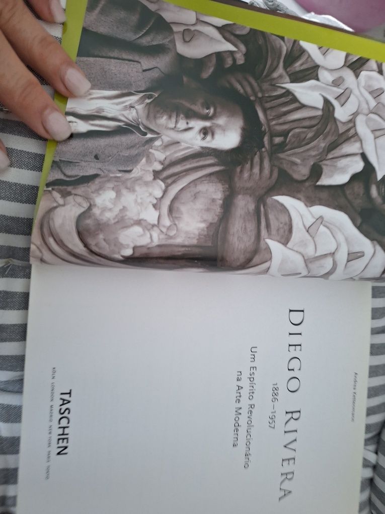 Livro do pintor Diego Rivera