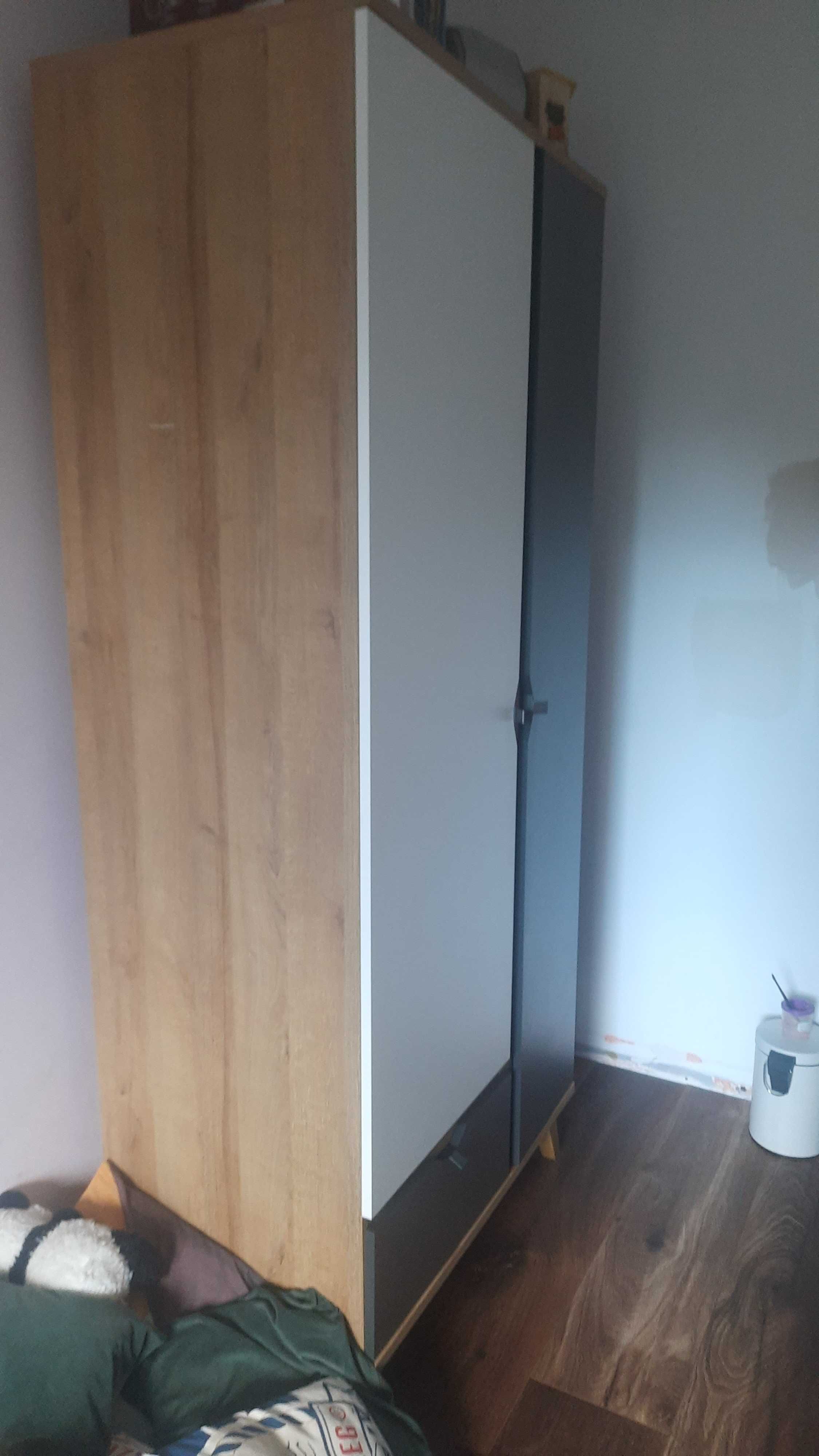 Szafa na ubrania czarno-biala