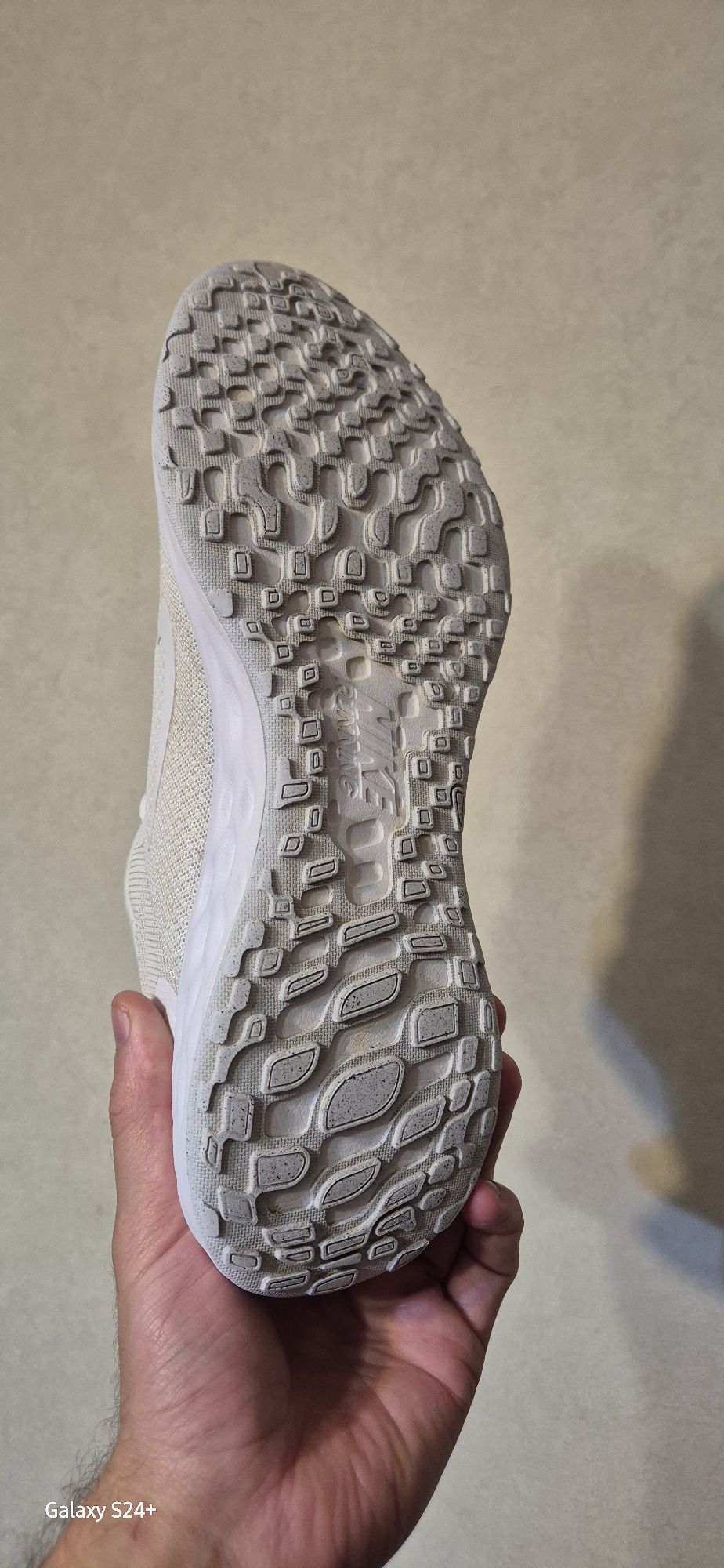 Nike Revolution 6