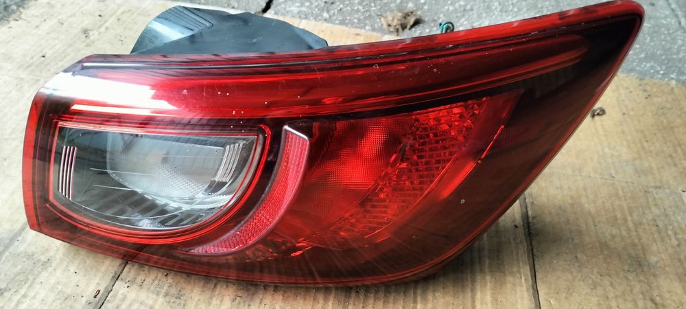 Lampa prawa Kanada mazda cx3 zwykla