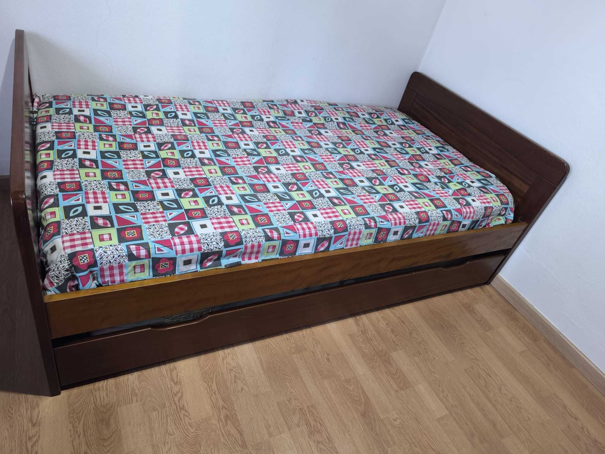 Conjunto de quarto para criança em madeira maciça