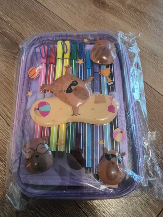 Piórnik przezroczysty rozkładany kapibara