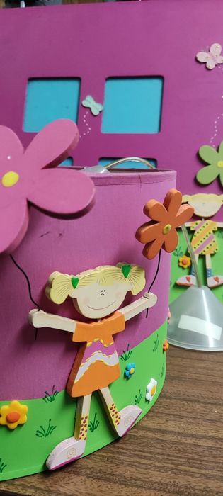 Candeeiro de teto + quadro de 4 fotos para quarto de menina