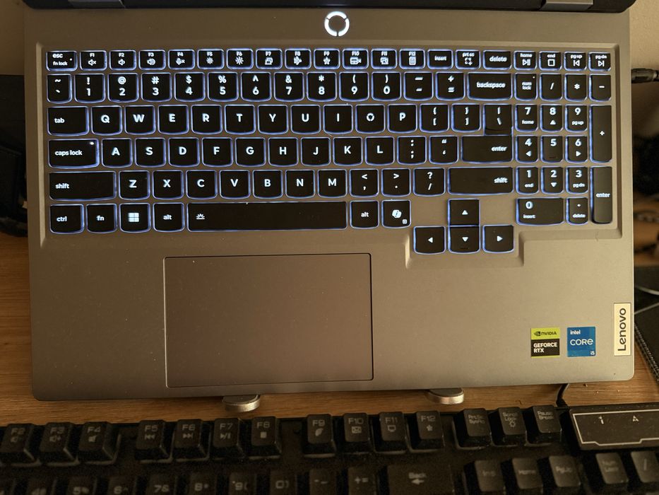 Nowy nie otwierany laptop gamingowy