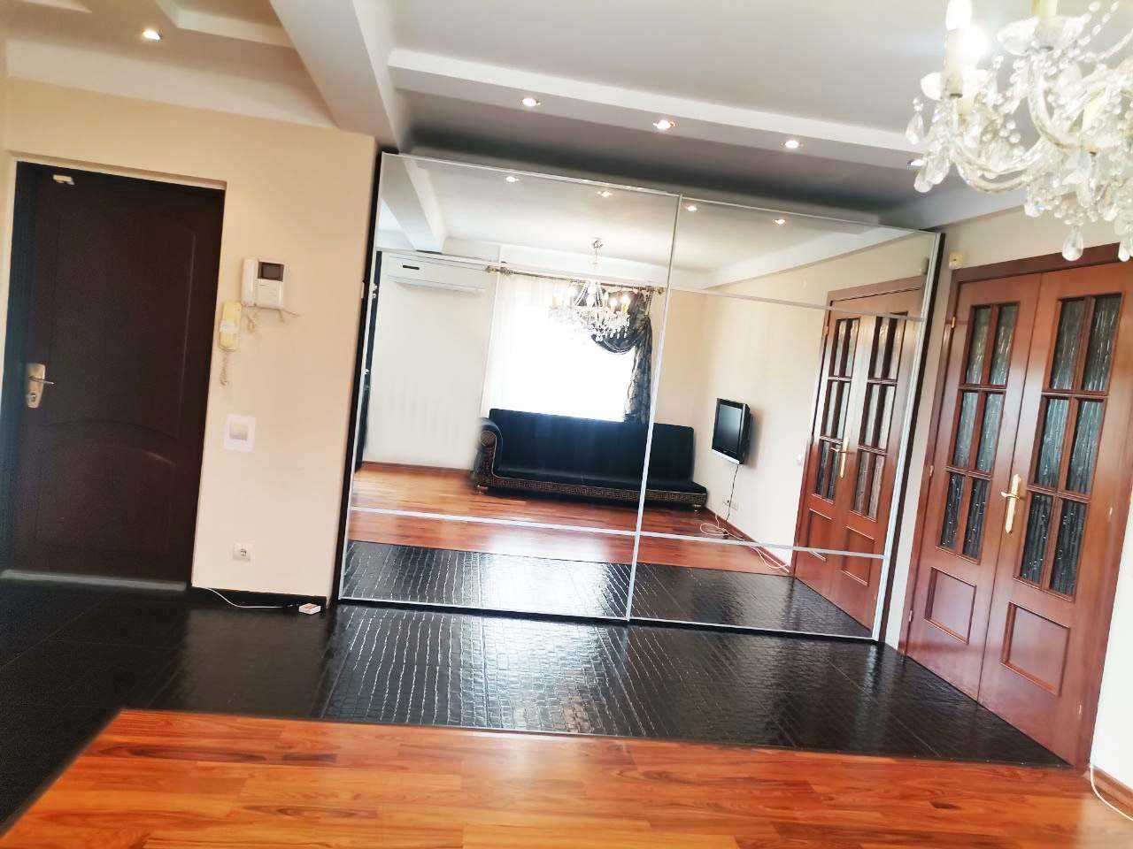 Продаж  3-кімнатної квартири в центрі міста