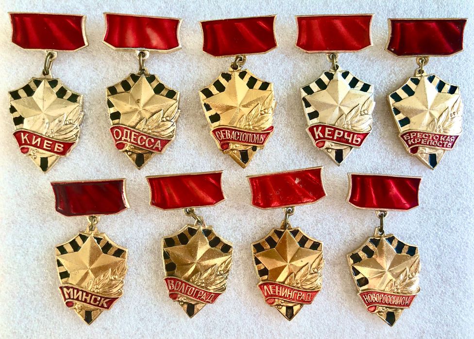 Miasta bohaterowie — dowolna odznaka do wyboru za 4 zł.