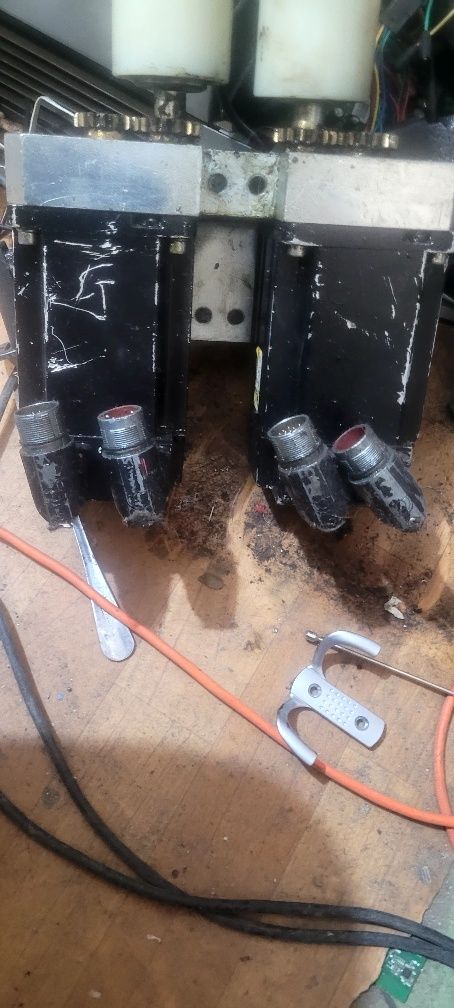 2 sztuki serwomotor silik Allen Bradley