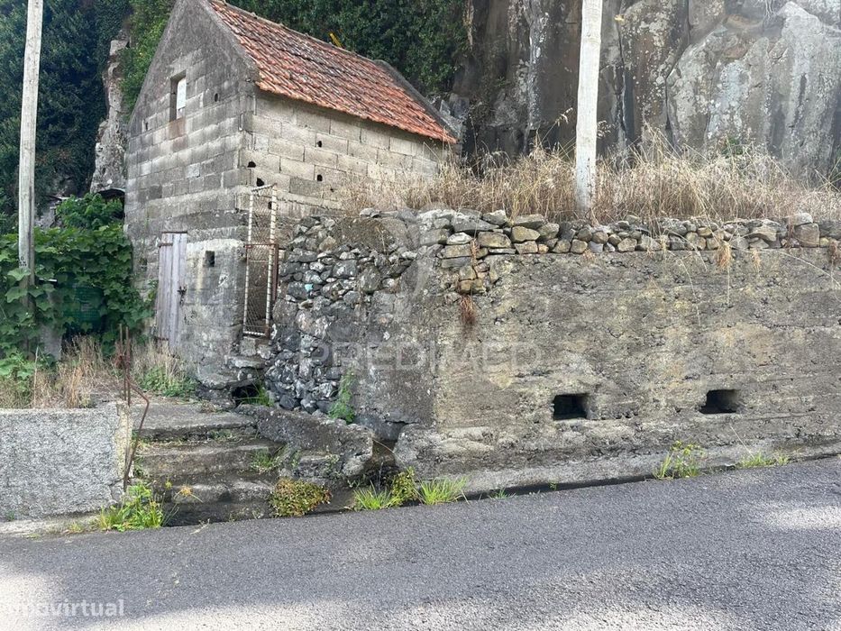 Palheiro Com 1.150M2 De Terreno No Rosário.