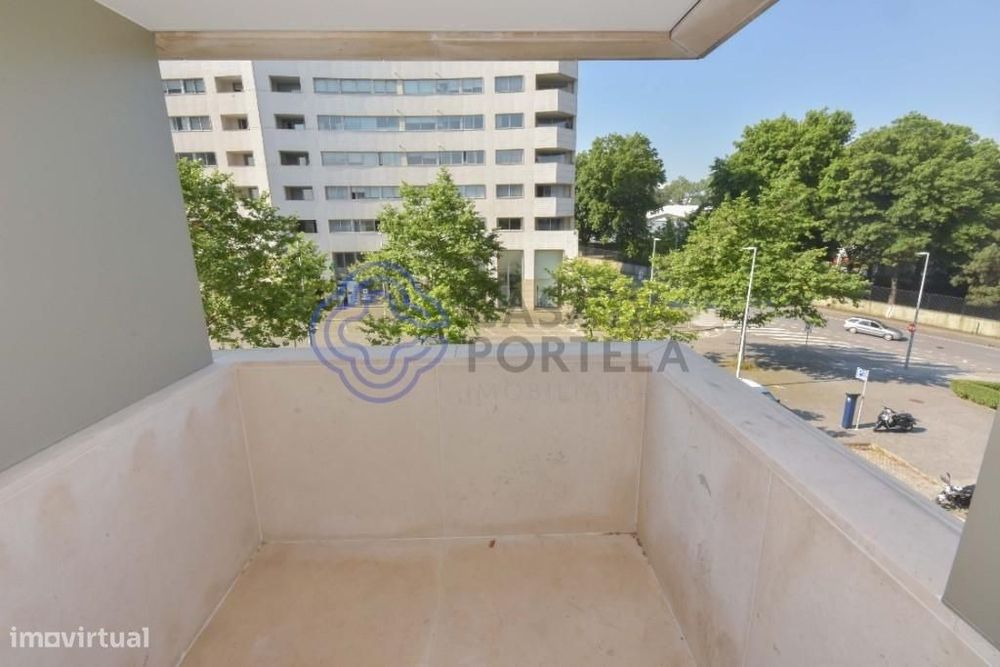 Fantástico apartamento T2 para arrendamento no Aviz