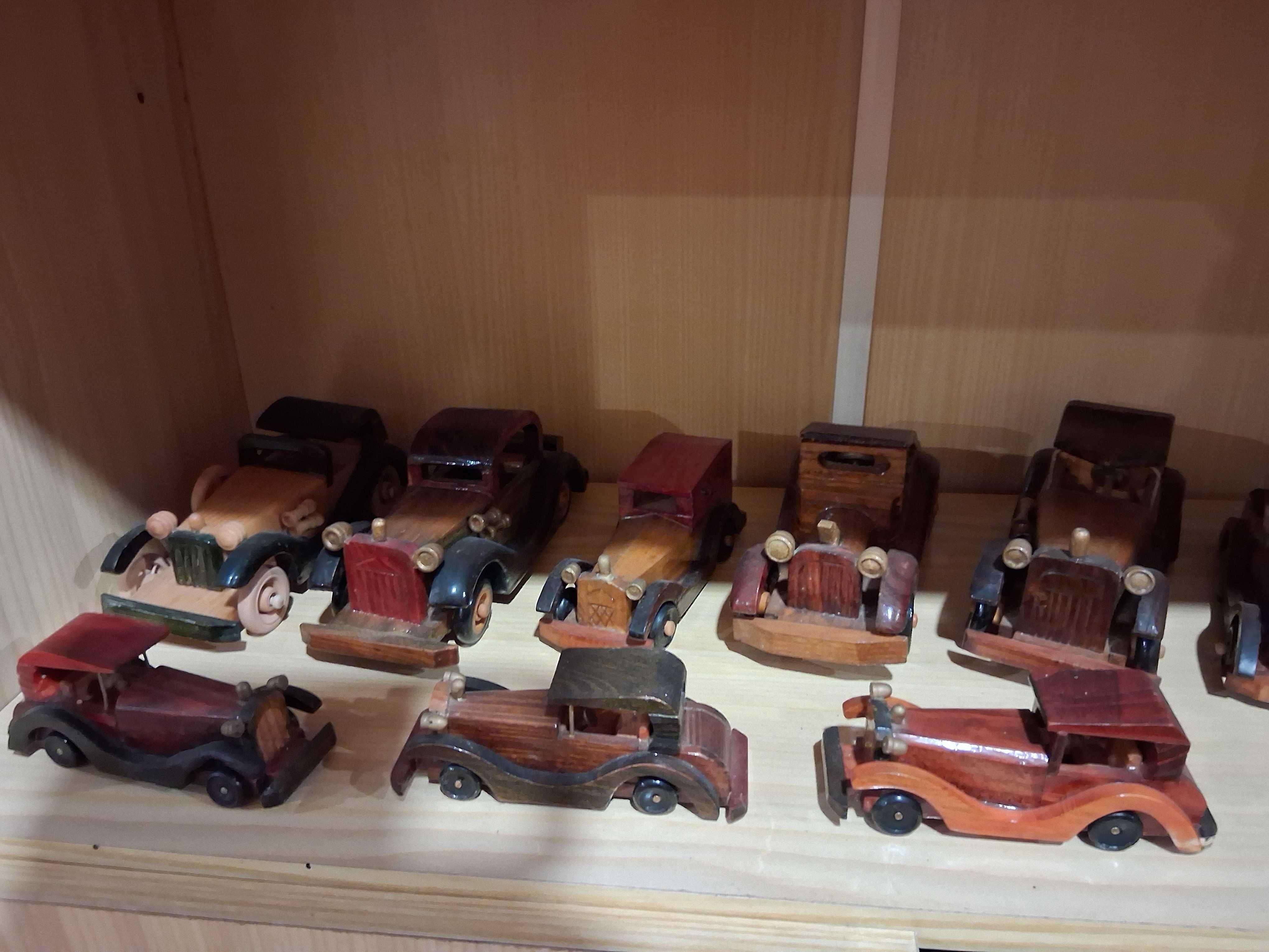 Colecção de Carrinhos de Madeira