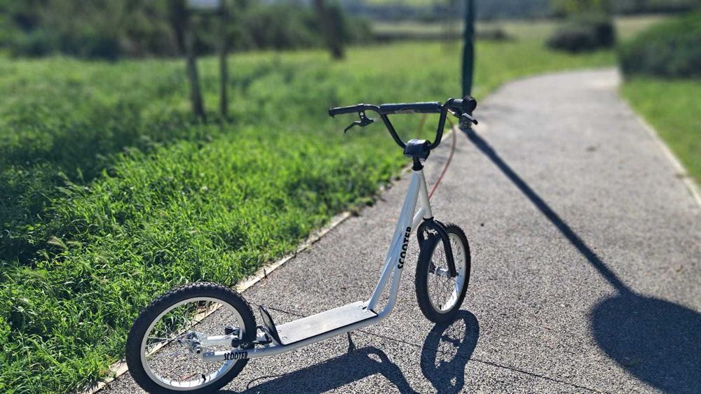 Trotinete com Rodas Grandes para estabilidade em todos os terrenos