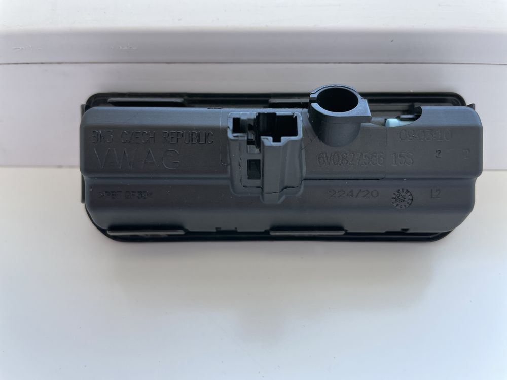 Кнопка электрического привода замка багажника VAG 6V0827566