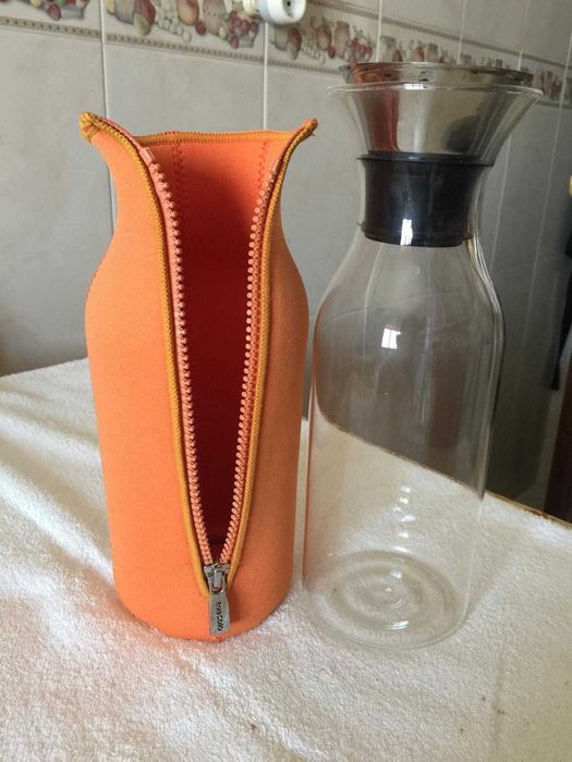 Garrafa/Decanter Com Capa Térmica da Marca Eva Solo