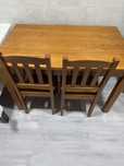 Vendo mesa de cozinha em madeira com 4 cadeiras